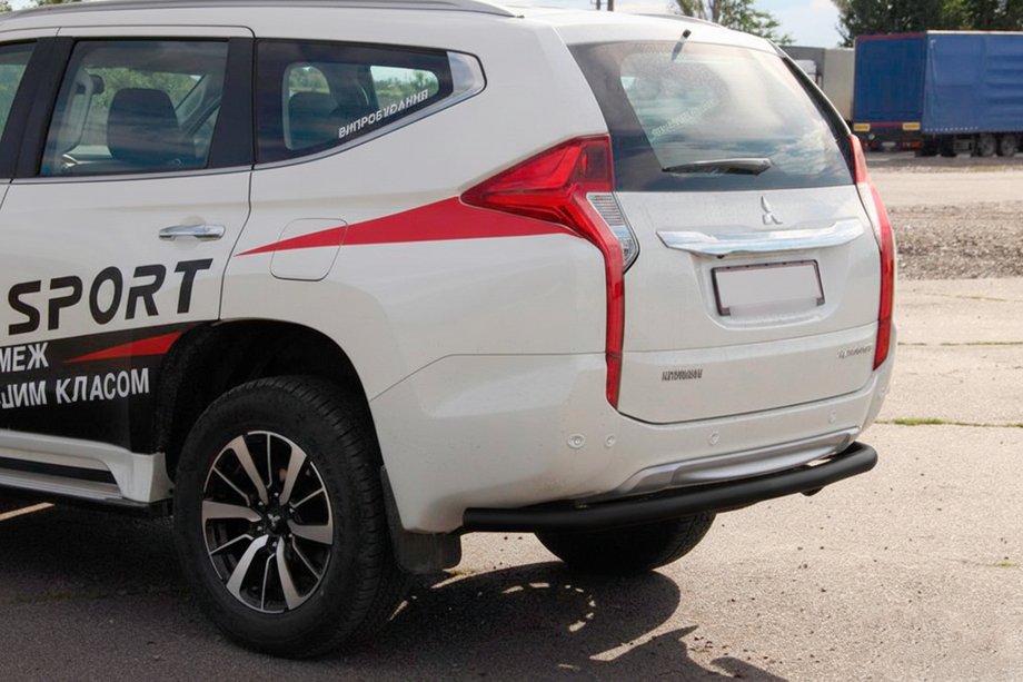 Mitsubishi Pajero Sport 2015- Heckschutz AK005 Schwarz (Edelstahl) Image