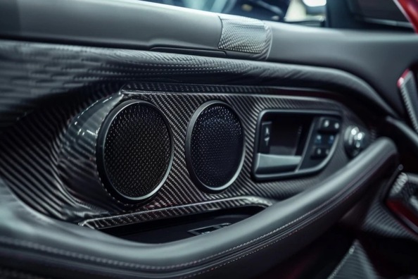 Warum knacken die Lautsprecher im Auto? Hauptursachen und Lösungen