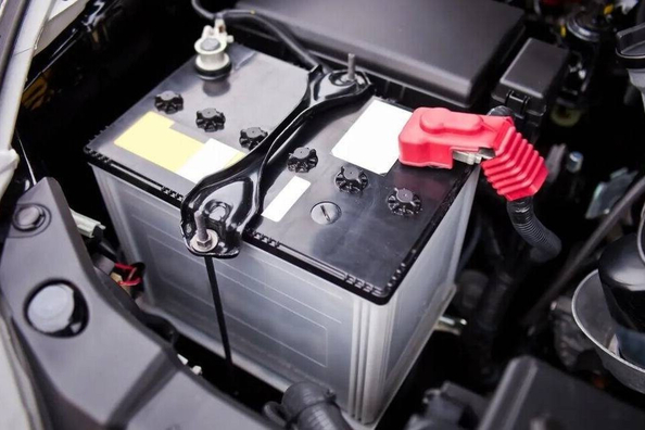 Warum entlädt sich die Autobatterie? Hauptursachen und Lösungen