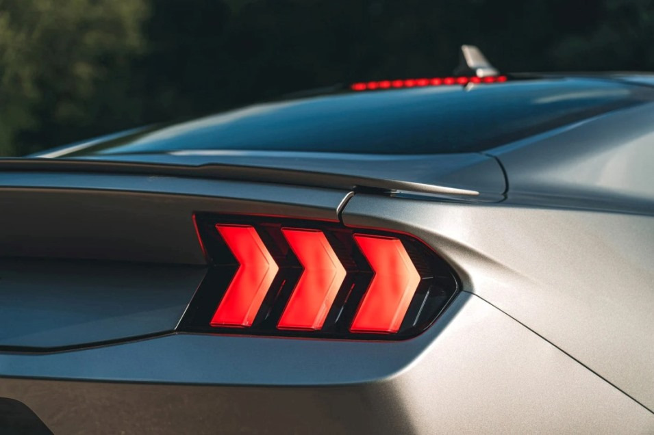 Warum haben US-Autos rote Blinker? Geschichte und Gründe