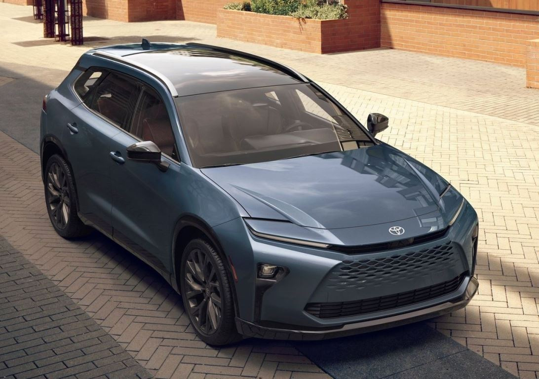 Toyota Crown Signia: Premium-Hybrid-Crossover