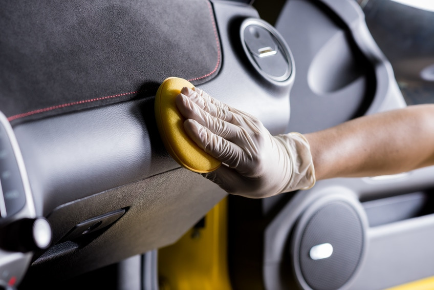 Kunststoff im Auto zu Hause aufbereiten: einfache und effektive Methoden