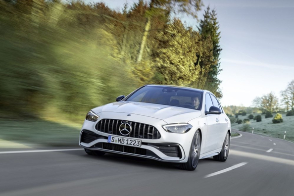 Testbericht: Kompakter Sportlimousine Mercedes-Benz C 43 AMG Foto 2