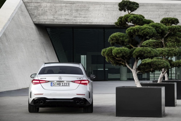 Testbericht: Kompakter Sportlimousine Mercedes-Benz C 43 AMG Foto 4