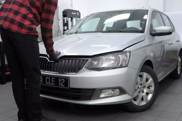 Škoda Fabia: Motorhaube öffnen – Schritt-für-Schritt-Anleitung