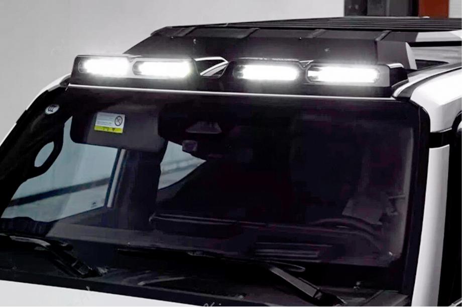 Toyota Land Cruiser Prado 250 2023- Frontscheiben-Sonnenblende mit LED (Schwarz) Image