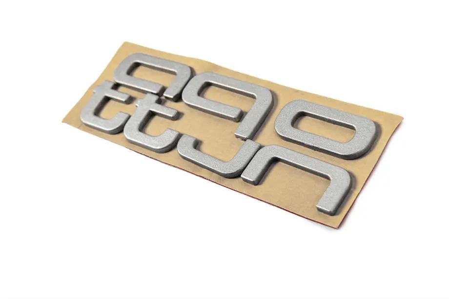 Audi Quattro Grey Schriftzug Emblem Foto 3