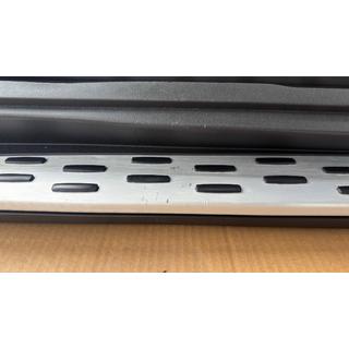 B-Ware Seitliche Trittbretter Original-Design (ohne Schrauben, 2 Stk.) Foto 1