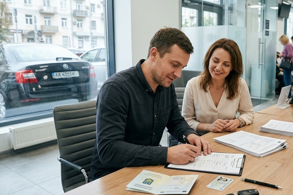 Auto auf neuen Besitzer ummelden: Schritt-für-Schritt-Anleitung