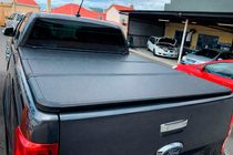 Toyota Hilux 2015- 3-teilige Ladeflächenabdeckung (2020-) Foto 1