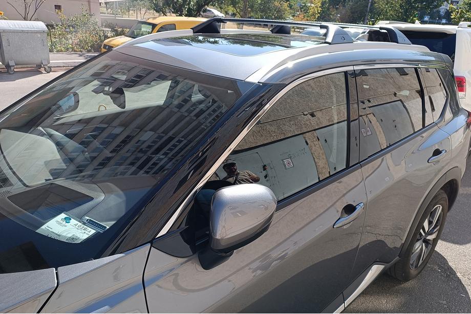 Nissan X-trail T33/Rogue 2022- Dachträger Quertraversen für integrierte Reling OEM (2 Stk.) Schwarz Foto 27