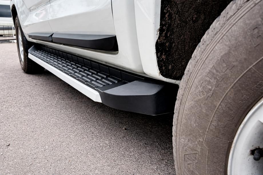 Mitsubishi L200 2024- Seitliche Trittbretter HARMS (2 Stk) Image
