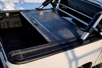 Mitsubishi L200 2015-2024 OEM Ladeflächenrollo (mechanisch, mit Griff und Schloss) Foto 5