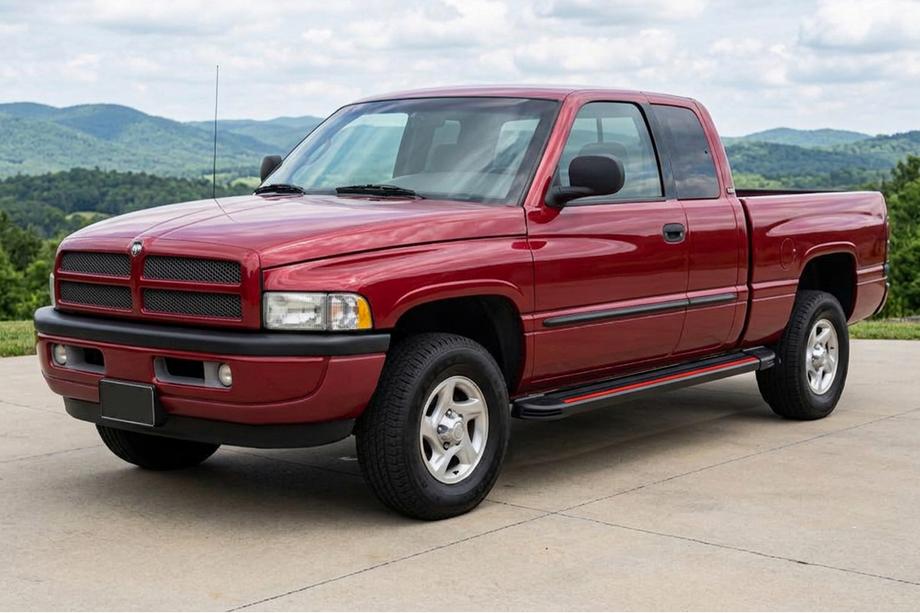 Dodge RAM (BR/BE) 1994–2002 Seitliche Trittbretter Maya Red (2 Stk., Aluminium) Image