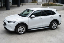 Honda ZR-V 2022- Seitliche Trittbretter Allmond Grey (2 Stk., Aluminium) Foto 1