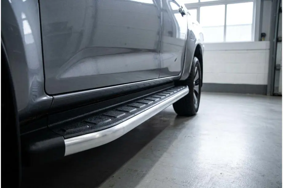 Isuzu D-Max 2019- Seitentrittbretter Fullmond (2 Stk., Aluminium) Foto 1