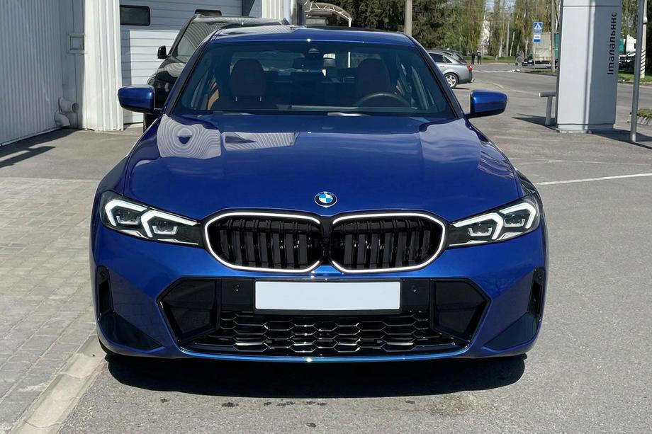 BMW 3 Series G20/G21 2018- Nieren 1-Bar LED (2022+, Hochglanzschwarz) Image