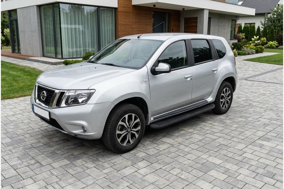 Nissan Terrano 2014- Seitenschweller Tayga Black (2 Stk., Aluminium) Image