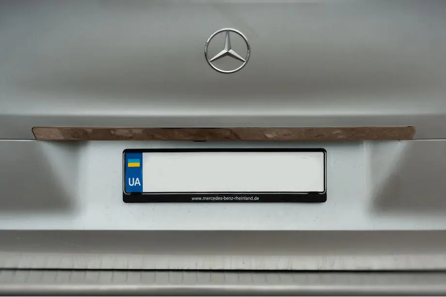 Mercedes Vito/V-class W447 2014- Breite Edelstahl Heckklappenleiste über dem Kennzeichen Image