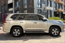 Lexus LX570/450d 2008-2022 Zierleiste hinten Stoßfänger/Kotflügel 2016-2021 (unter dem Rücklicht) Rechts (zum Lackieren) Foto 1