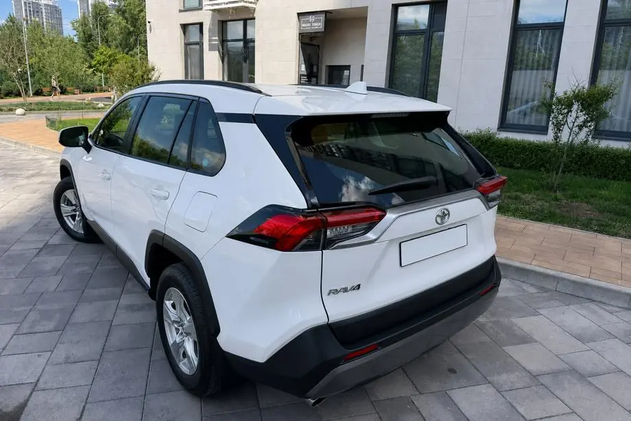 Toyota Rav 4 2019–2025 Integrierte Dachreling schwarz OEM V2 (Aluminium) Image