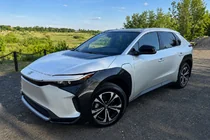 Toyota bZ4X 2022- Integrierte OEM Dachreling grau (Aluminium) Foto 3