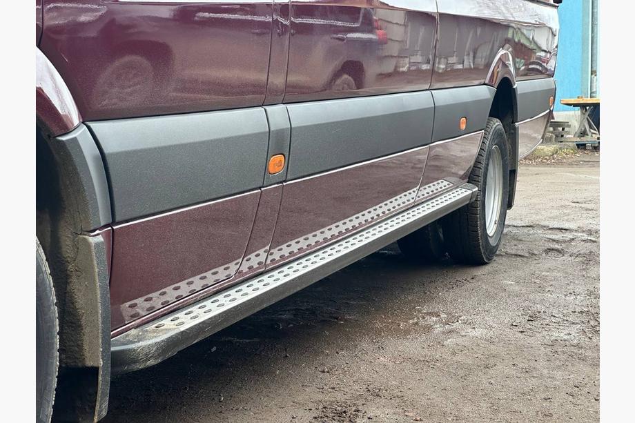 Mercedes Sprinter W906 2006–2018 Seitenschweller DOT-Line (2 Stk., Alu) Mittlerer Radstand Foto 4