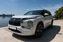 Mitsubishi Outlander 2021- Integrierte OEM Dachreling grau (Aluminium) Foto 2