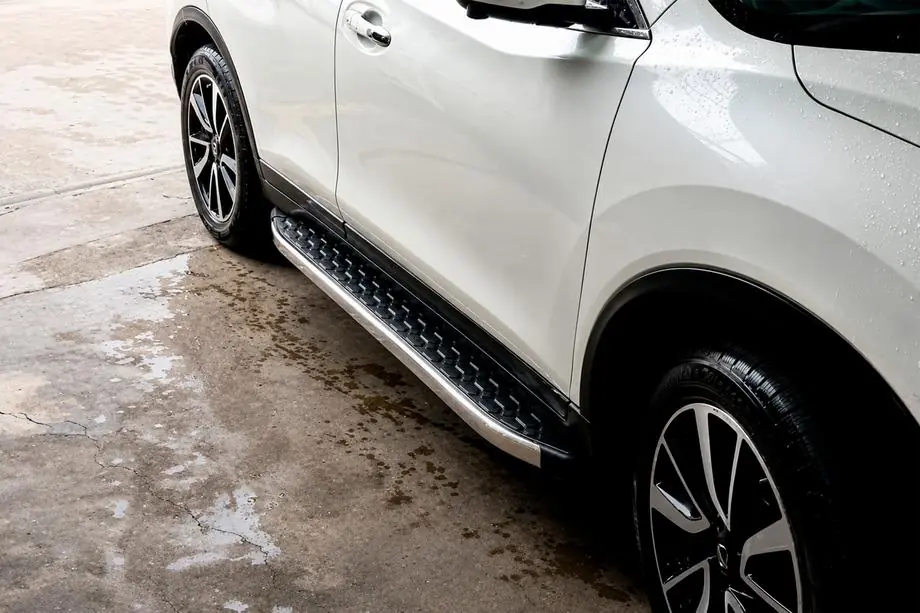 Nissan X-trail T32/Rogue 2014-2021 Trittbretter BlackLine (2 Stk, Aluminium) Image