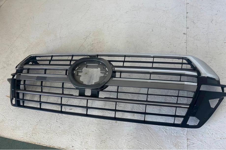 Toyota Land Cruiser 200 2007-2021 B-Ware Kühlergrill 2016-2021 (Design 2019) Mit Kamera Foto 3