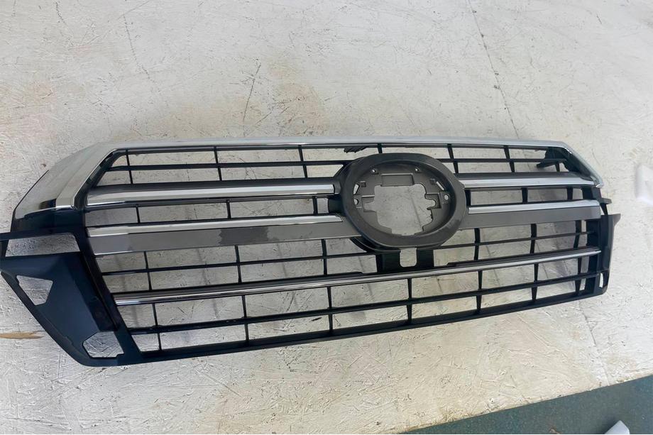 Toyota Land Cruiser 200 2007-2021 B-Ware Kühlergrill 2016-2021 (Design 2019) Mit Kamera Foto 4