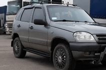 Chevrolet Niva 1998-2020 Seitliche Trittbretter Premium Black (2 Stk., Edelstahl) Foto 2