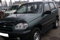 Chevrolet Niva 1998-2020 Seitliche Trittbretter Premium Black (2 Stk., Edelstahl) Foto 1