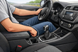 Was tun, wenn im Auto keine gute Armauflage rechts fehlt? Foto 1