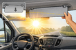Blendende Sonne auf der Frontscheibe im Ford Transit am Morgen reduzieren Foto 1