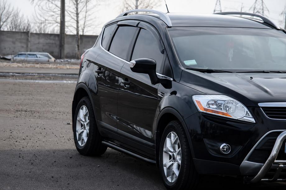 Ford Kuga 2008-2013 Seitliche Trittbretter Premium (2 Stk., Edelstahl) Black 60 mm Image