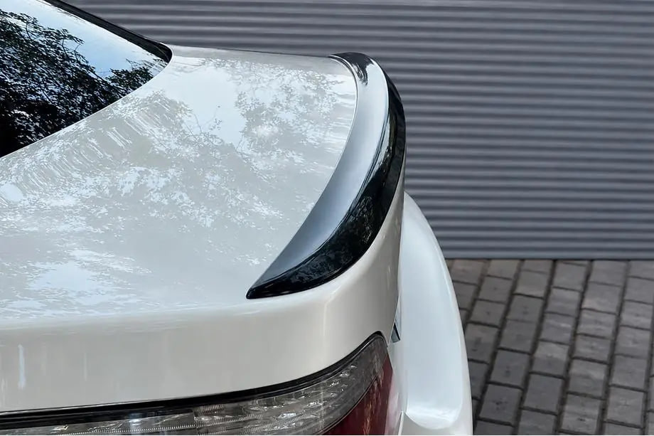 BMW E60: Montage eines Spoilers im M5-Stil