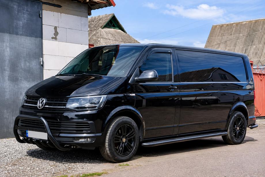 Volkswagen T6 2015-2024 Seitliche Trittbretter Premium Black (2 Stk., Edelstahl) Foto 2