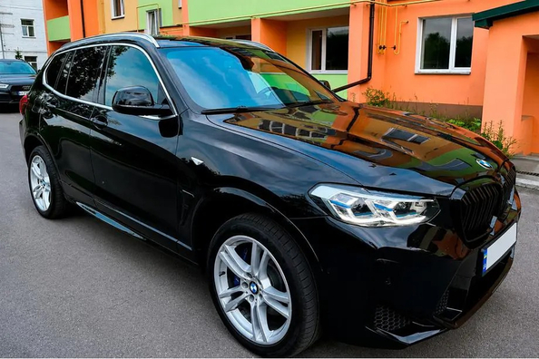 BMW X3 F25 2011–2018: Einbau eines Facelift-Kits im X3M F97 2024-Stil Foto 6