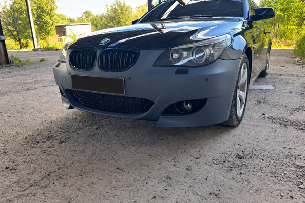 Tuning BMW E60/E61: Einbau der M5-Frontstoßstange