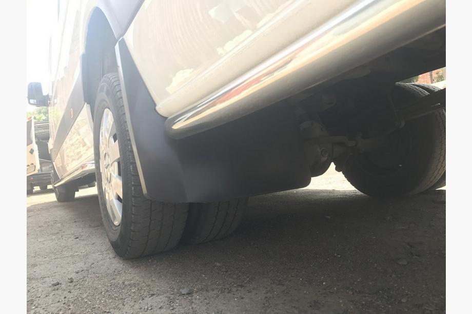 Volkswagen Crafter 2006-2016 Premium Schmutzfänger (Gummi) Hinten (für Einzelbereifung) Foto 4