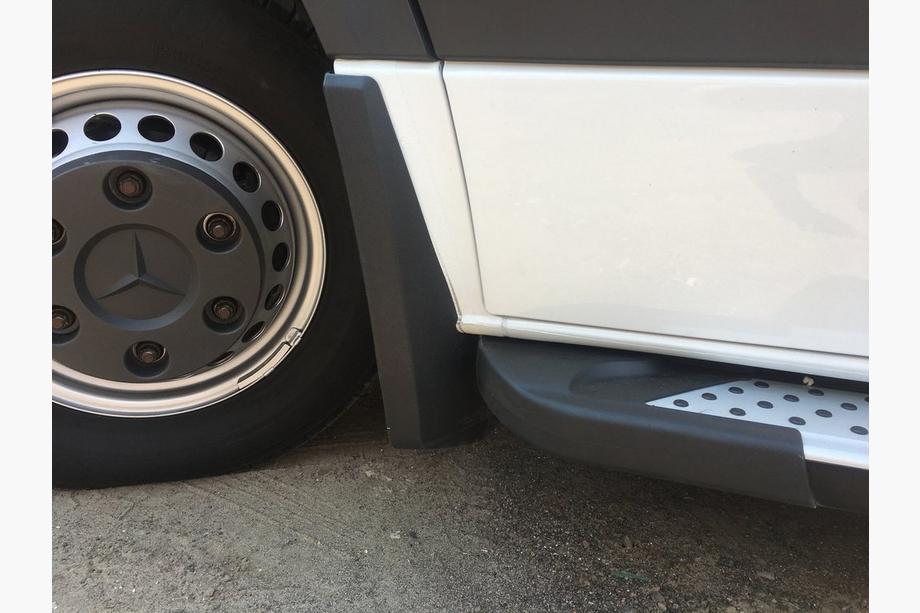 Volkswagen Crafter 2006-2016 Premium Schmutzfänger (Gummi) Hinten (für Einzelbereifung) Foto 2