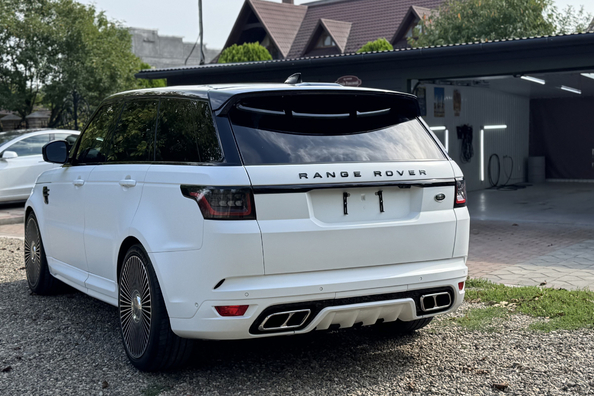 Range Rover Sport L494 2018–2022: SVR-Bodykit-Montage – unsere Arbeiten Foto 16