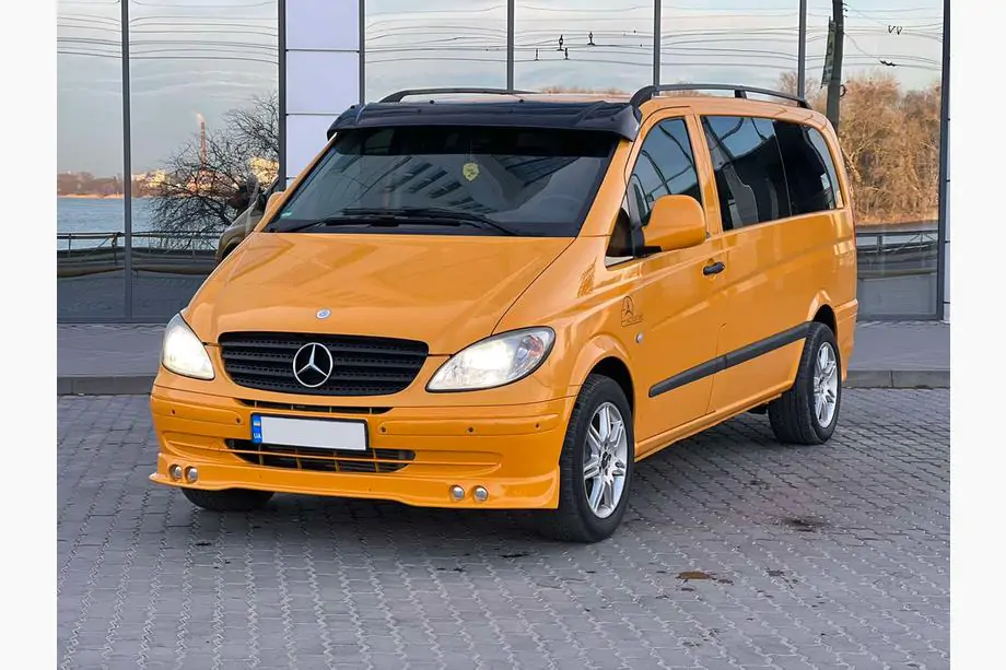Mercedes Vito W639 2004-2014 Frontscheibenblende (schwarz glanz, 5mm) Foto 1