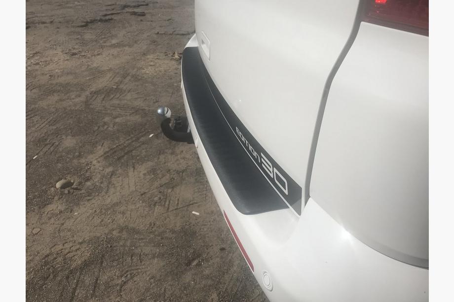 Volkswagen T5 Caravelle 2004-2010 Heckstoßstangenschutz mit Kante (ABS-Kunststoff) Glanzend Foto 4