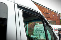 Mercedes Sprinter W906 2006–2018 Klebende Windabweiser (2 Stk, Sunplex Sport) Foto 8