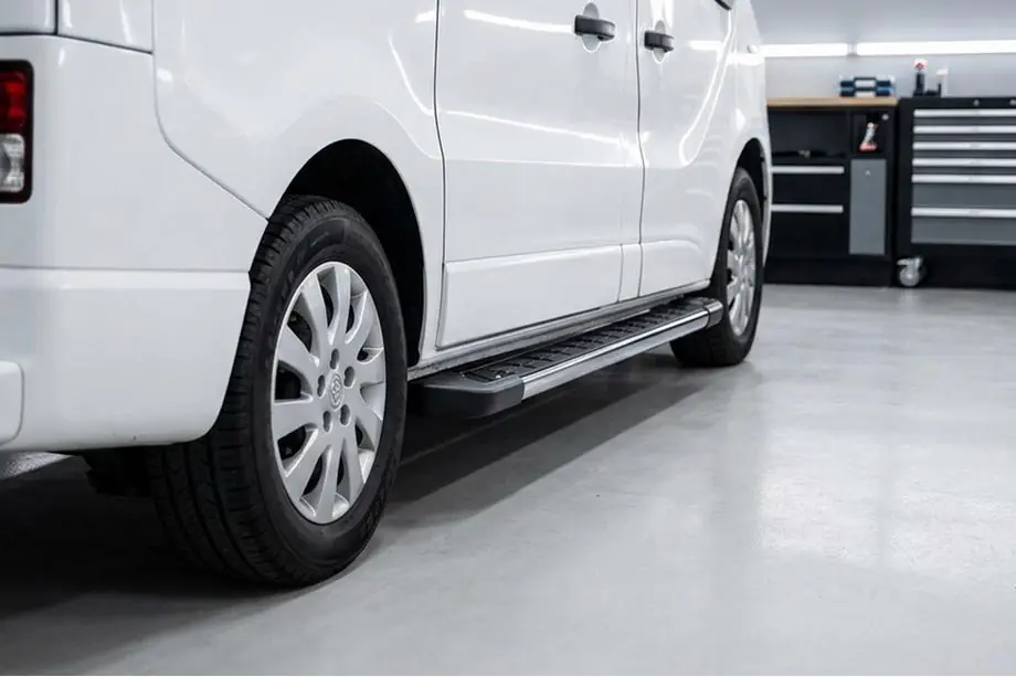 Renault Trafic 2015- Seitenschweller RedLine V1 (2 Stk., Aluminium) Image