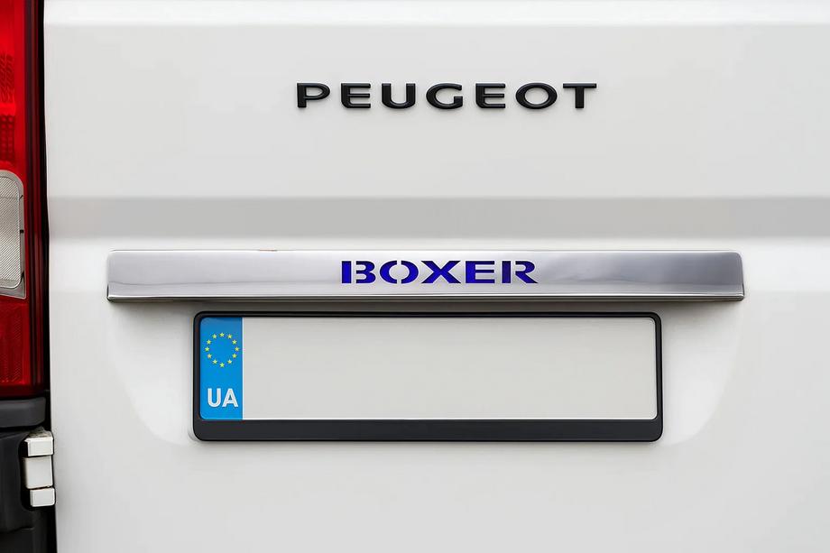 Peugeot Boxer 2006-2025 Chromleiste über dem Kennzeichen mit LED-Blau (Edelstahl) Foto 1
