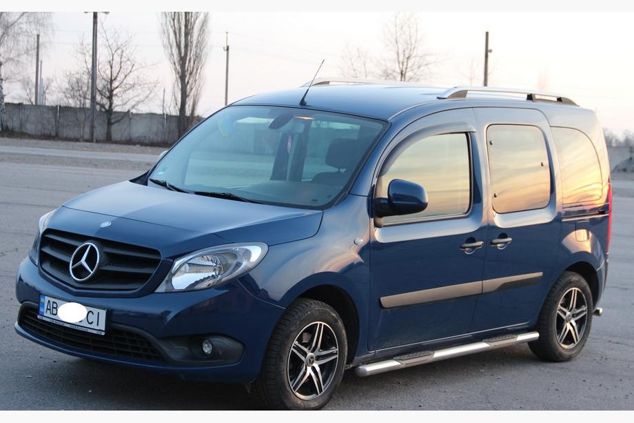 Mercedes Citan 2013-2021 Seitliche Rohre (2 Stk., Edelstahl) 70mm, kurzer Radstand mit Kunststoffeinsätzen Foto 3