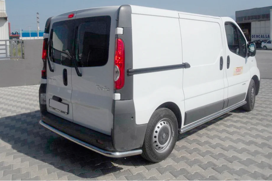Renault Trafic 2001–2015 Heckschutz mit Ecken (Edelstahl) Image